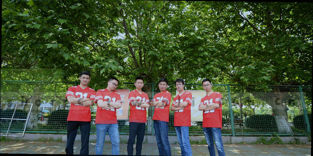 由细线组成的抽象网格纹理，线条在画面中部汇聚成一个发光节点
